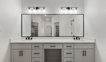 1165 Duke Dr, Bauxite, AR 72011