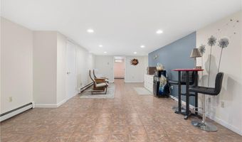 289 Oliphant Ln, Middletown, RI 02842