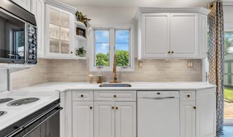 40 Icemeadow Ln, Aberdeen, NJ 07747