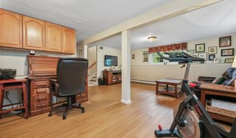 8 Brookview Ct, Bethel, CT 06801