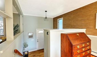 21 Carpenter Ave, Barrington, RI 02806