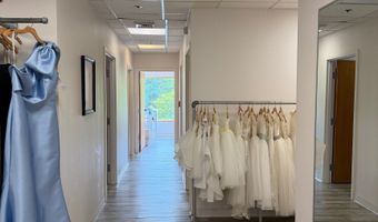 51 E Main St, Avon, CT 06001