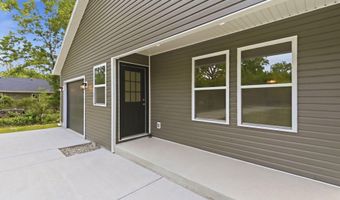 915 S Hudson Ave, Aurora, MO 65605