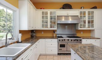 6 Hayes Ct, Atlantic Highlands, NJ 07716