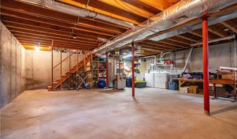 65 Jeri Lynn Cir, Warwick, RI 02886