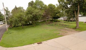 306 Iowa St, Arnolds Park, IA 51331