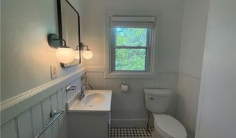 45 Woodlawn Ave 3, Bristol, RI 02809