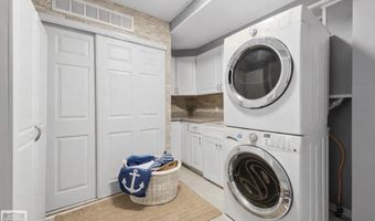 114 Interlochen Dr, Algonac, MI 48001