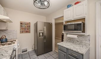 9305 Cloverhurst Dr, Affton, MO 63123