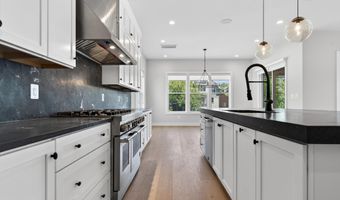 881 N MANCHESTER St, Arlington, VA 22205