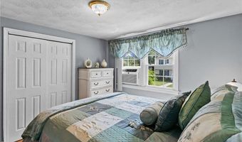 72 Winifred Ave, Warwick, RI 02889