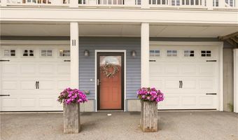 11 King Philip Ave, Bristol, RI 02809