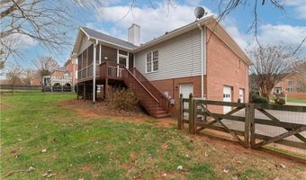 135 Suntree Dr, Advance, NC 27006