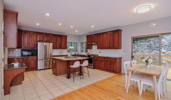 588 Green Rd, Ann Arbor, MI 48105