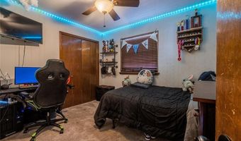 104 Caulder Dr, Chickasha, OK 73018