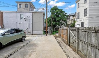 2 W BARNEY St, Baltimore, MD 21230