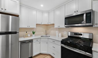 3 CANTERBURY Sq 402, Alexandria, VA 22304