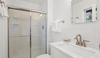 3808 WINTERSET Dr, Annandale, VA 22003