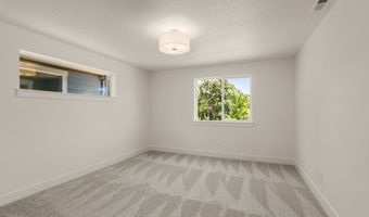 18989 SW Hazelwood Ln L-2, Beaverton, OR 97007