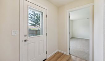 655 11th St, Bandon, OR 97411