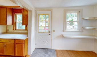 46 Crest Ave, Auburn, ME 04210
