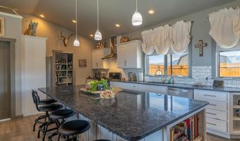 5 Cowboy Dr, Clark, WY 82435