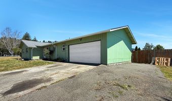 824 KEVIN Pl, Brookings, OR 97415