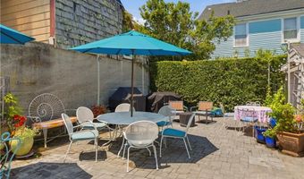 15 Ayrault St, Newport, RI 02840