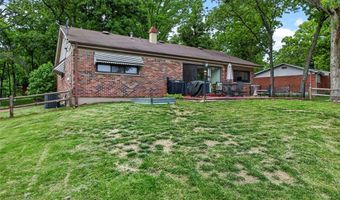 404 Oakmont Cir, Ballwin, MO 63011