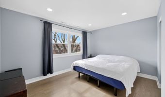24 W Berkley Dr, Arlington Heights, IL 60004