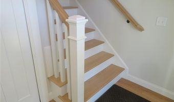 515 School St, North Kingstown, RI 02852