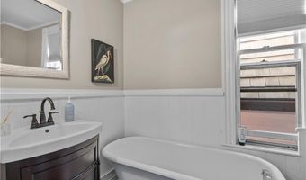 48 Church St, Newport, RI 02840