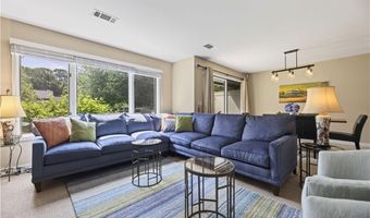 2 Martingale Ln, Narragansett, RI 02882