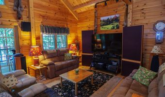 123 Richards Ln, Abbot, ME 04406