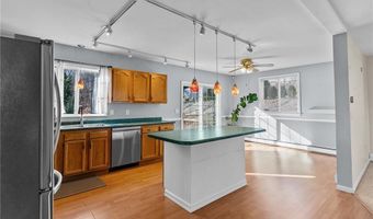 4 Cobble Hill Rd, Lincoln, RI 02865