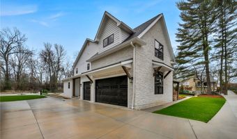 690 Club Dr W, Aurora, OH 44202