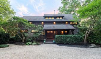 72 Summerfield Ln, Middletown, RI 02842