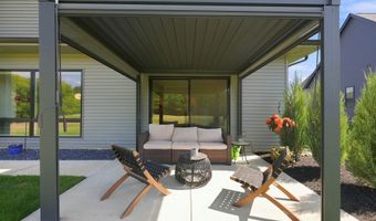 2104 Golfview Dr, Auburn, IN 46706