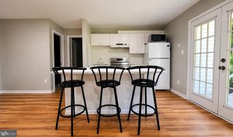 7302 IVYCREST Pl, Annandale, VA 22003