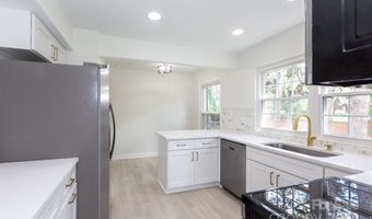 8356 Meadow Lakes Dr, Charlotte, NC 28210
