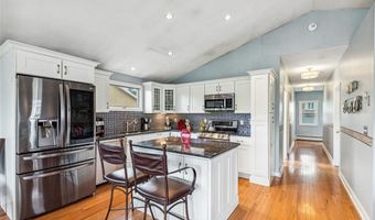 93 Church St, Barrington, RI 02806