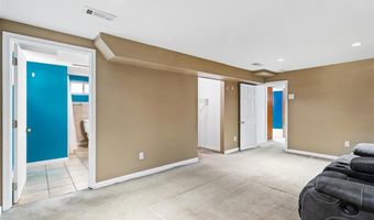 7133 Circleview Dr, Affton, MO 63123