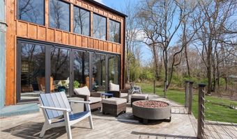 85 Gondola Ave, Jamestown, RI 02835