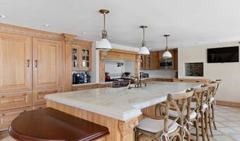 14 St Mary's Ln, Amagansett, NY 11930