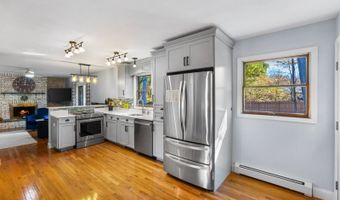 4 Saturn Ct, Alloway, NJ 07422