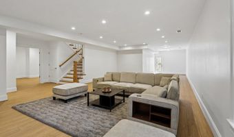 7926 BOLLING Dr, Alexandria, VA 22308