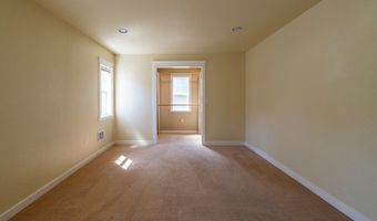 520 5TH St, Bandon, OR 97411