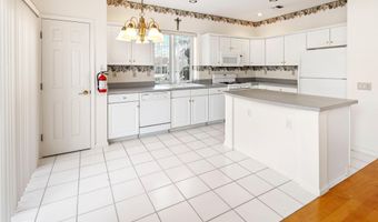 10 SANDY BOTTOM Ln, Barnegat, NJ 08005