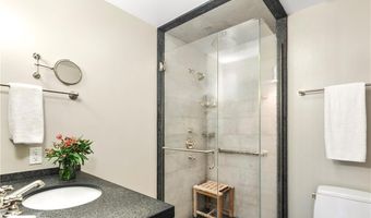 4 Alpond Dr, Newport, RI 02840