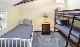28 W Narragansett Ave, Newport, RI 02840